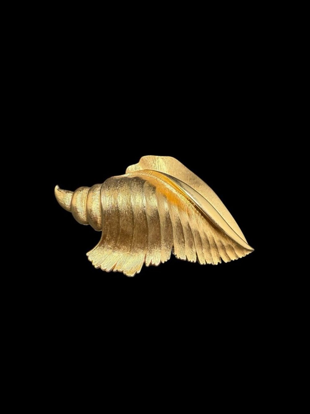 Crown Trifari Runway Gold Tone Shell Brooch Pin Rare Mid Century Modern
